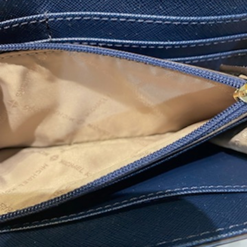 Michael kors shoulder bag and wallet - Picture 4 of 9